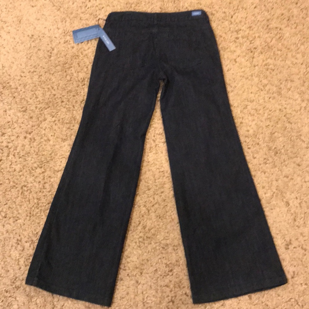 Simply Vera Wide leg dark wash jeans! 💙
